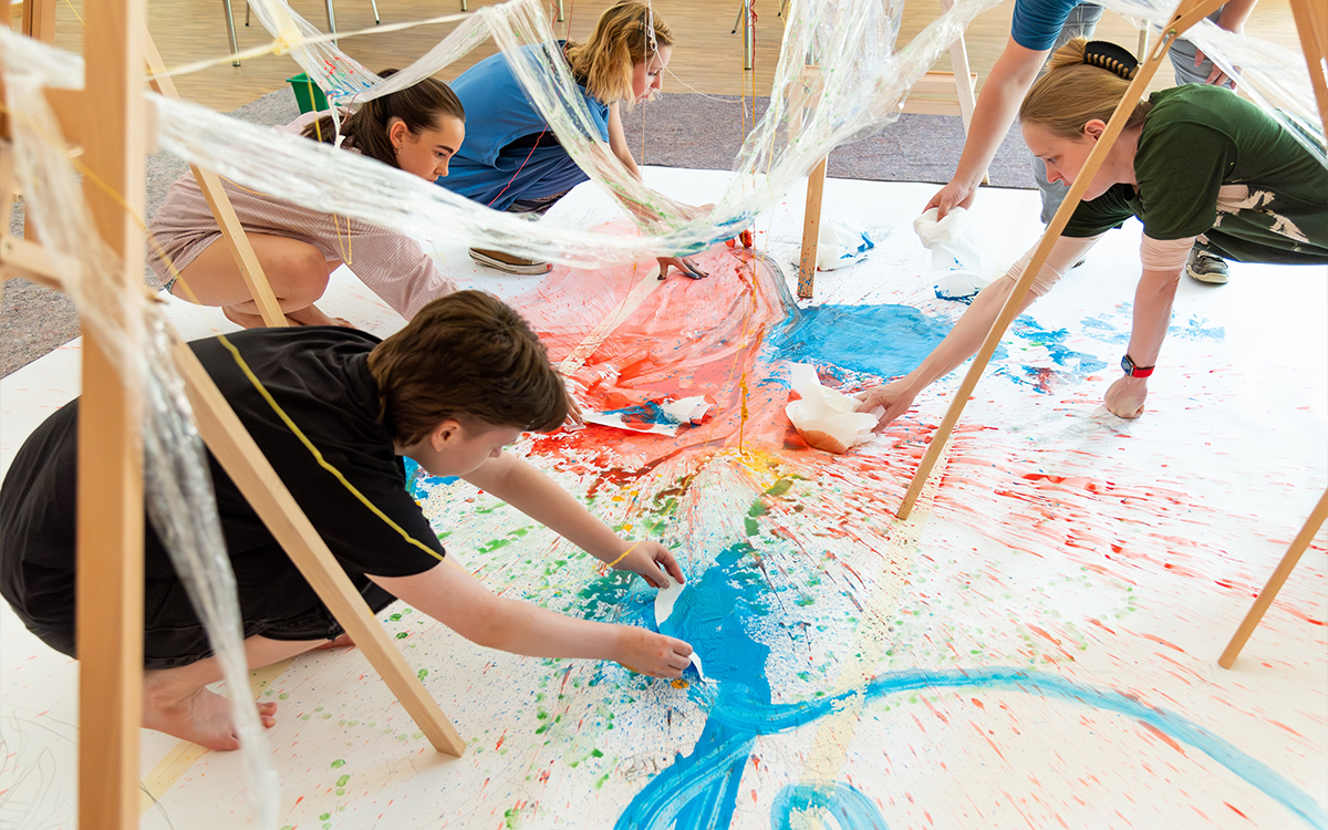 Die Förderung der Kreativität und der gemeinschaftliche Schaffensprozess stehen bei der jugend creativ Bundespreisträgerakademie im Mittelpunkt. Foto: BVR/Mandy Putz